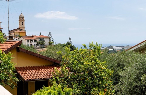Pompeiana Casa | Estupenda casa de vacaciones con A/C, WIFI, TV, balcón, mascotas permitida y aparcamiento