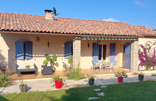 Tanneron Casa | Hermosa villa en alquiler en un entorno verde