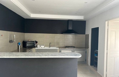 Eastern Hawaria Casa | Hermosa villa de nueva construcción con piscina, ideal para unas vacaciones en familia