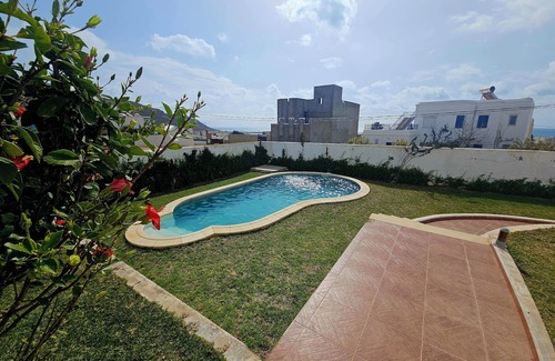 Eastern Hawaria Casa | Hermosa villa de nueva construcción con piscina, ideal para unas vacaciones en familia