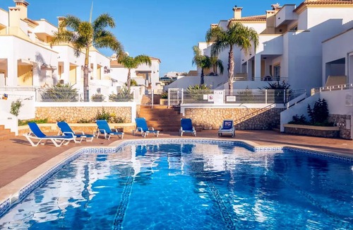 Urbanizacao dos Calicos Villa | Hermosa villa en Albufeira, pequeño condominio con 2 piscinas y cancha de tenis