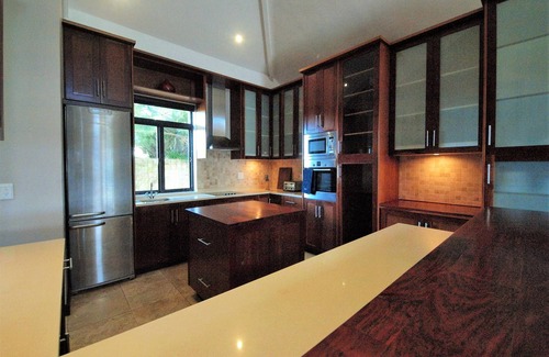 Knysna Villa | Hermosa villa en la finca de golf de Pezula con piscina climatizada