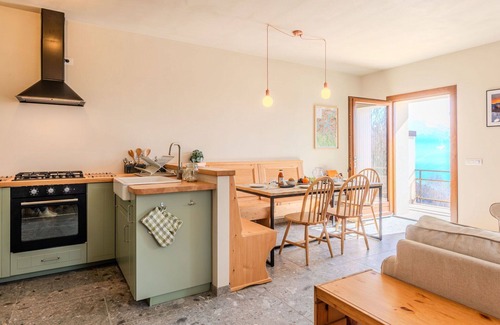 Peglio Casa | Beautiful villa for 5 guests with WIFI, TV and terrace