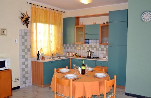 Partinico Casa | Hermosa Villa Ivana 1 mucho sol y verde, cerca de la playa, clima, Wi-Fi gratis.