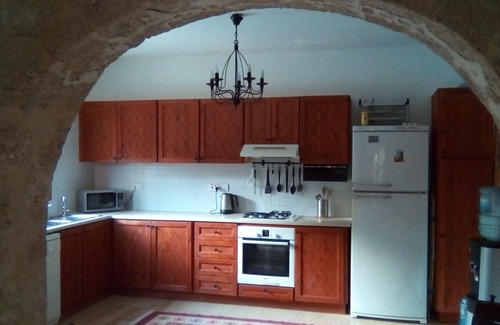 Karsiyaka Villa | Hermosa villa, gran jardín privado con piscina, wifi gratuito