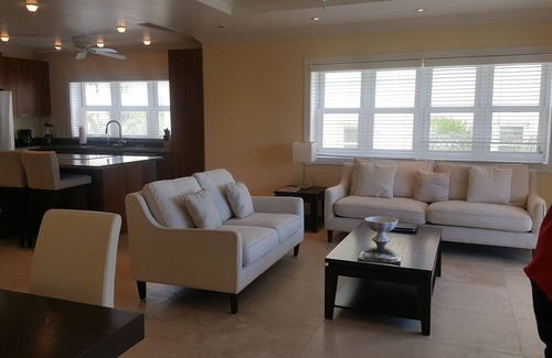 Jessups Village Condominio | Hermosa Ocean Spy Villa 9F