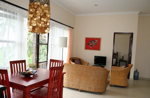 Kalibukbuk Villa | Hermosa villa en una colina con vistas al mar, montaña y campo de arroz
