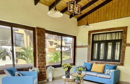 La Joya Casa | Beautiful villa perfect for a family getaway with POOL AND JACCUZZI