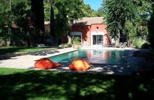 Les Trois Lucs Casa | Piscina VILLA HERMOSA, jacuzzi, tranquilo jardín elevado, en Marsella Puertas