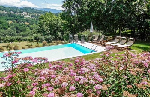 Camporgiano Villa | Hermosa villa, piscina privada WIFI magníficos jardines y vistas a la montaña, tranquilo!
