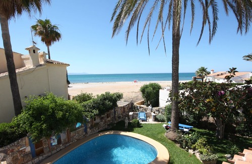 Playa de la Almadrava Casa | Hermosa villa justo en la playa de piedra de Denia