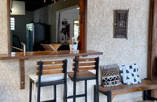 Etang Sale Les Bains Villa | Hermosa villa, piscina, jacuzzi separada, baño de vapor, baños de sal Pond.