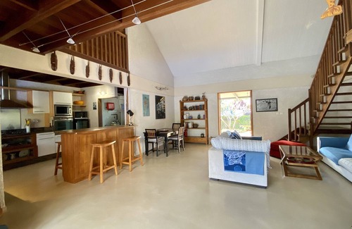 Etang Sale Les Bains Villa | Hermosa villa, piscina, jacuzzi separada, baño de vapor, baños de sal Pond.