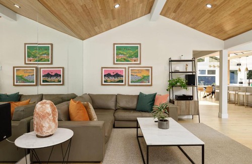 Blueridge Casa | Beautiful Villa with heated Pool hot tub by forest