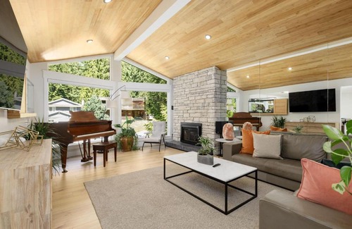 Blueridge Casa | Beautiful Villa with heated Pool hot tub by forest