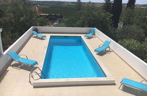 Monte Raposo Villa | hermosa villa con piscina privada, barbacoa, wifi, a 10 minutos del mar y campos de golf del Algarve