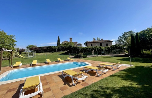 Sant Marti d'Albars Casa | Casa de piedra caliza histórico clásico con un bonito jardín con piscina y vista panorámica