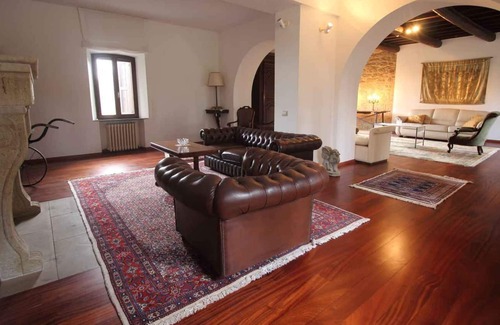 Guzman Villa | Beautiful Villa With An Oasis Of Peace All Around