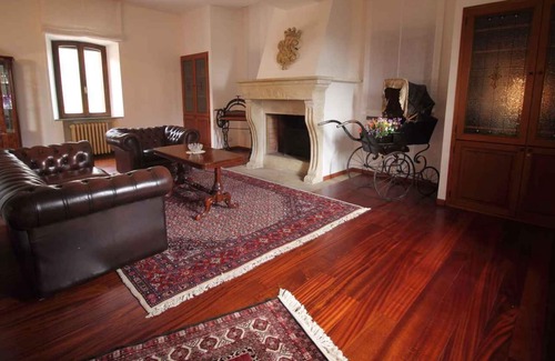 Guzman Villa | Beautiful Villa With An Oasis Of Peace All Around