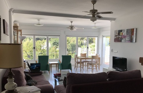 Velilla-Taramay Villa | Villa con vistas al mar, zona de BBQ y gran piscina. Con aire acondicionado