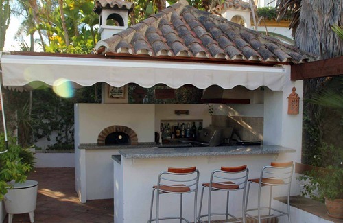 Urbanización Puerto de Estepona Casa | Magnifica villa con vistas al mar y piscina privada en el Seghers