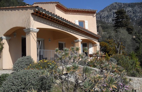 Castellar Villa | HERMOSA VILLA CON PISCINA VISTA AL MAR Y MONTAÑAS, ALTURAS DE MENTON, RIVIERA FRANCESA