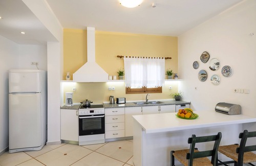 Prines Villa | Hermosa villa con jardín y gran piscina, piscina infantil separada
