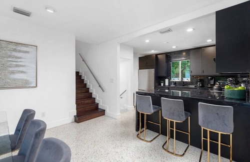 Northeast Miami Casa | Beautiful Villa with heated pool, Fits 14 !