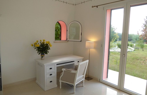 Cutrofiano Villa | Villa de lujo con piscina, 3 dormitorios y 2 baños, terraza, pérgola, jardìn