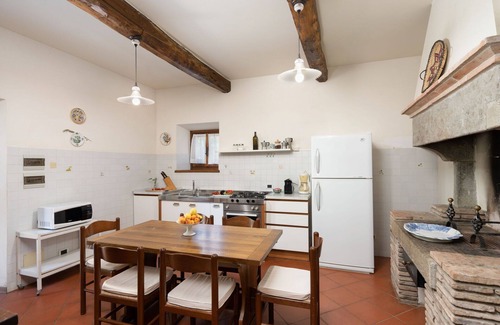 Subbiano Villa | Maravillosa casa de vacaciones con A/C, WIFI, piscina privada, jacuzzi, TV, patio, cerca de Arezzo