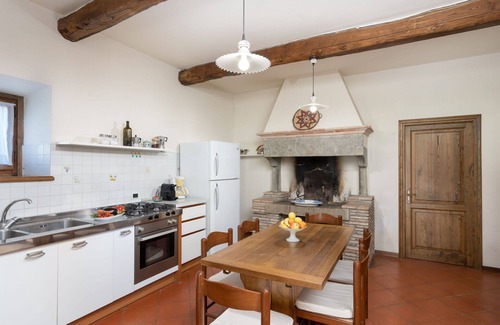 Subbiano Villa | Maravillosa casa de vacaciones con A/C, WIFI, piscina privada, jacuzzi, TV, patio, cerca de Arezzo