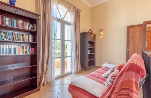 Llucmajor Villa | Hermosa villa con piscina, Wi-Fi, terraza y balcón; Aparcamiento disponible