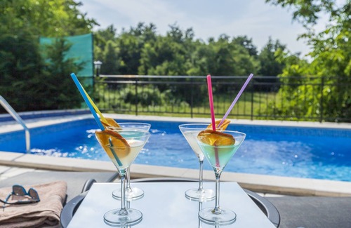 Karojba Casa | Hermosa villa con piscina, parrilla, wifi gratis, lavadora