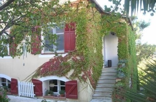 Saint-Jacques Villa | Planta baja de villa con piscina, jardín y casa en el árbol en Grasse