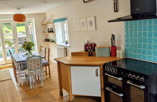 Gwynfe Otro | Beautiful Village Farmhouse, Stunning Views