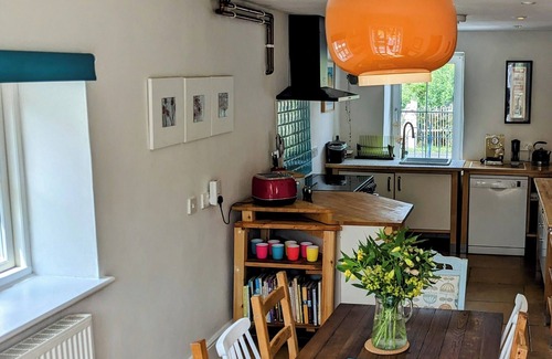 Gwynfe Otro | Beautiful Village Farmhouse, Stunning Views