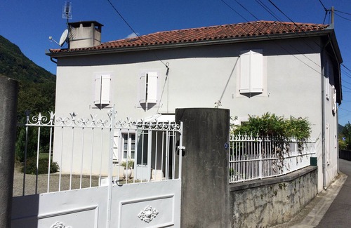 Estenos Casa | Hermosa casa de pueblo en el corazón de los tres valles.