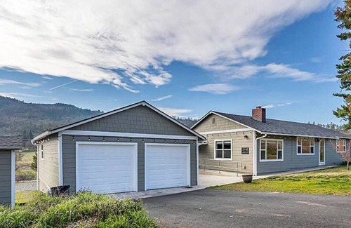 Medford Casa | Beautiful Vineyard Villa surrounded by mountains