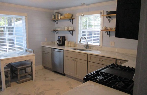 Ocean Springs Cabaña | Beautiful vintage cottage remodeled in Old Ocean Springs