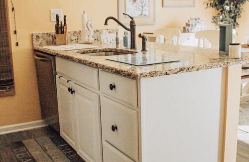 Beach Haven West Casa | Beautiful waterfront summer getaway-7 minutes to beach!