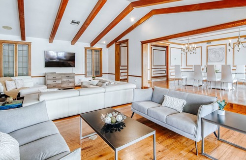 Bermuda Riviera Casa | Beautiful waterfront home with pool, fast WiFi & W/D - dog-friendly