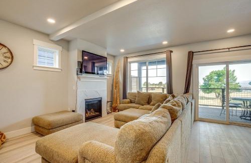 Hammond Casa | Beautiful Water Views Coastal Oregon Townhome!