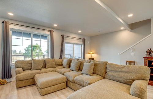 Hammond Casa | Beautiful Water Views Coastal Oregon Townhome!