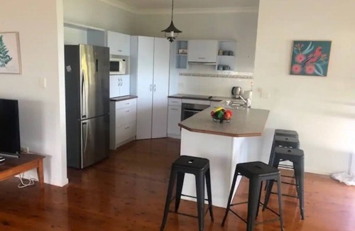 Brisbane Waterfront Casa | Beautiful Waterfront Home - Ready for Your Holiday