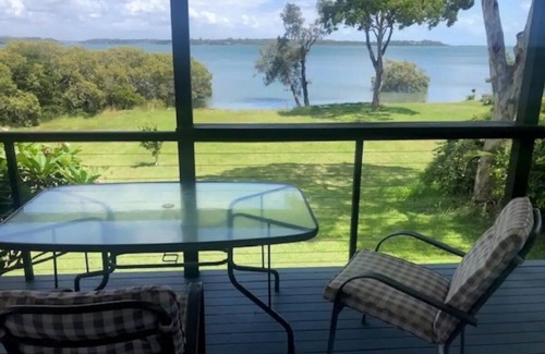 Brisbane Waterfront Casa | Beautiful Waterfront Home - Ready for Your Holiday