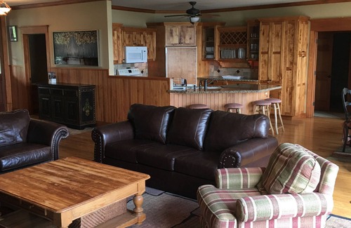 Petoskey Casa | Beautiful Waterfront Property