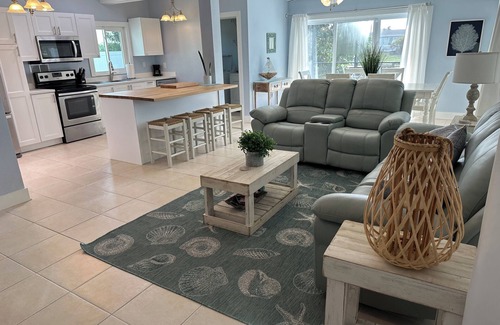 Port Charlotte - Charlotte Harbor Casa | Beautiful waterfront home, heated pool, bbq, dock, close to beaches, restaurant
