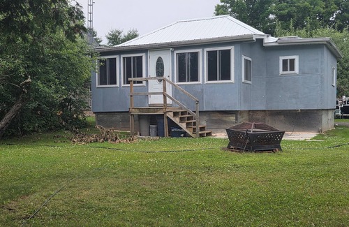 Rideau Lakes Cabaña | Beautiful Waterfront Cottage