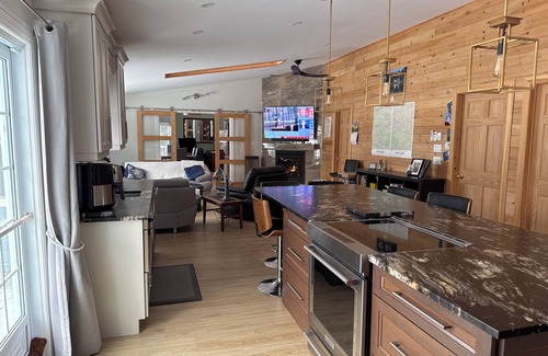 Port Loring Casa | Beautiful waterfront home minutes to Port Loring-family friendly, smoke/pet free