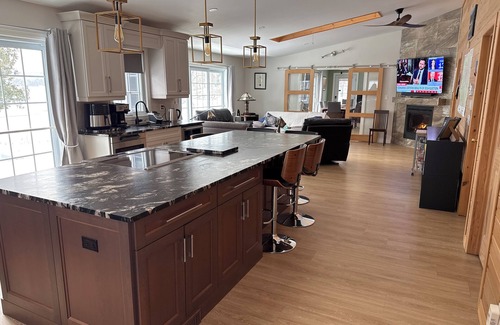Port Loring Casa | Beautiful waterfront home minutes to Port Loring-family friendly, smoke/pet free
